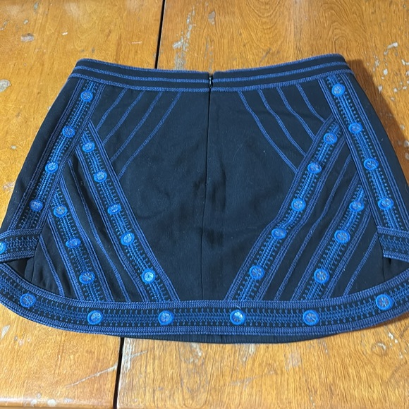 🌸🌸🌸Fun BCBG black and Royal blue mini skirt with dazzling details. - Picture 3 of 5